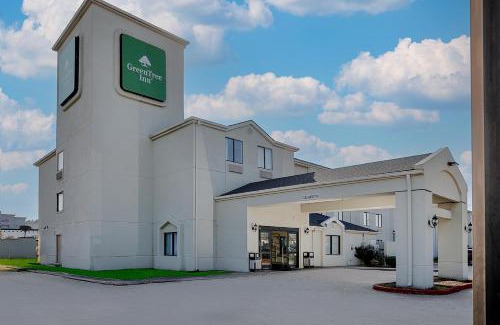 Houston Hotel | Convenient Stay at GreenTree Inn - IAH Airport with Pool