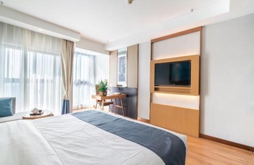 Bin Hu District Hotel | Convenient Stay at GreenTree Inn Wuxi with Family Amenities