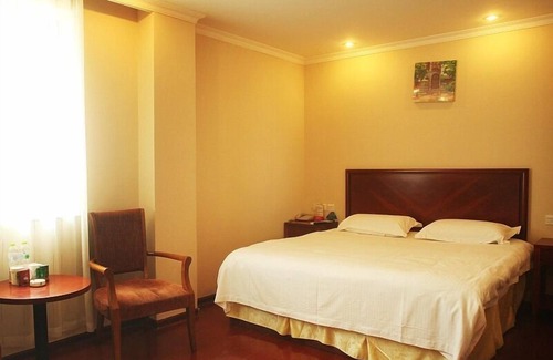 Tian Qiao Hotel | Guest Rated Hotel Near JiNan Bus Terminal with Family Amenities