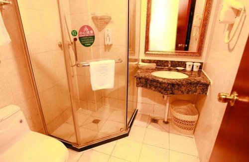 Tian Qiao Hotel | Guest Rated Hotel Near JiNan Bus Terminal with Family Amenities