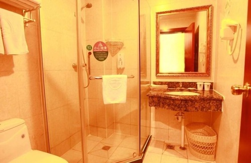 Tian Qiao Hotel | Guest Rated Hotel Near JiNan Bus Terminal with Family Amenities