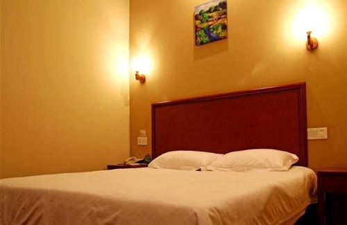 Tian Qiao Hotel | Budget-Friendly Stay at GreenTree Inn Jinan Daming Lake