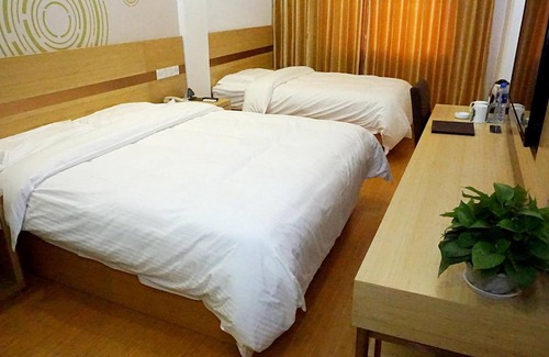 Gu'an County Hotel | Convenient Stay at GreenTree Inn, Family-Friendly Amenities