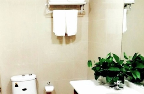 Gu'an County Hotel | Convenient Stay at GreenTree Inn, Family-Friendly Amenities