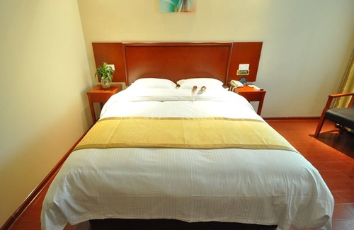 Lanshan District Hotel | Discover GreenTree Inn Linyi Near Convention Center Amenities