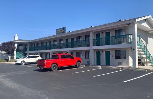 Holbrook Hotel | Pet-Friendly GreenTree Inn in Holbrook, AZ - 8.1/10 Rated