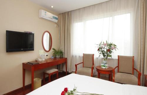 Donggang District Hotel | Convenient Stay at GreenTree Inn Rizhao Bus Terminal
