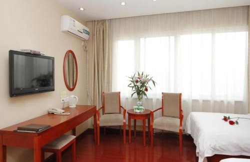 Donggang District Hotel | Convenient Stay at GreenTree Inn Rizhao Bus Terminal