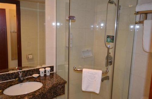Shanghai Hotel | Budget-Friendly Greentree Inn Shanghai Chongming Bao Town