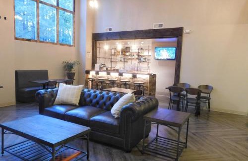 Pinetop Hotel | Family-Friendly GreenTree Inn & Suites with Pool Access