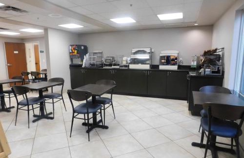 Pinetop Hotel | Family-Friendly GreenTree Inn & Suites with Pool Access