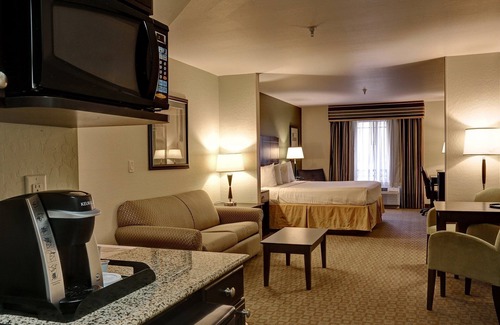 Florence Hotel | Inviting GreenTree Inn & Suites Florence with Pool & Spa