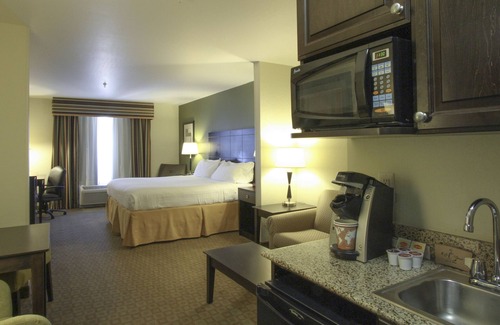 Florence Hotel | Inviting GreenTree Inn & Suites Florence with Pool & Spa