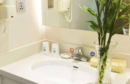Dafeng Hotel | Discover GreenTree Inn Yancheng Dafeng Port Sea World Hotel