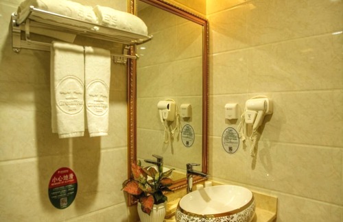 Xiangzhou District Hotel | Cozy GreenTree Inn Zhuhai Near Light Rail & Top Amenities