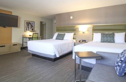 Pasadena Hotel | Comfortable Stays at GreenTree Pasadena Inn with Pool & Spa
