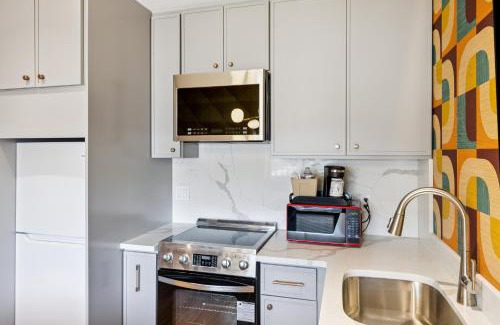 Riverhead Hotel | Budget-Friendly Greenview Inn with Breakfast & Accessibility
