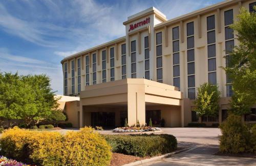 Greenville - Spartanburg Hotel | Discover Greenville Marriott: Pet-Friendly Retreat by the Sea