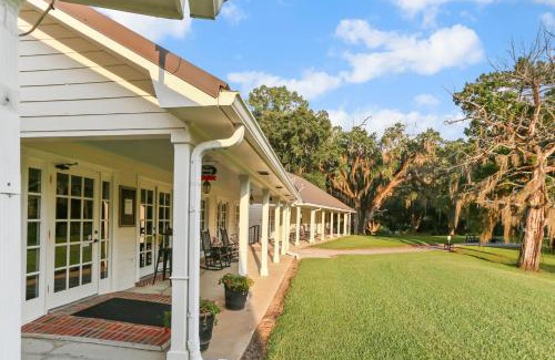 Weyanoke Bed & Breakfast | Inviting Greenwood Plantation B&B Inn with Top Guest Ratings