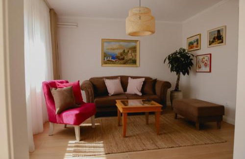 Trn Apartment | Guest Rated: Greenyard with Family-Friendly Amenities