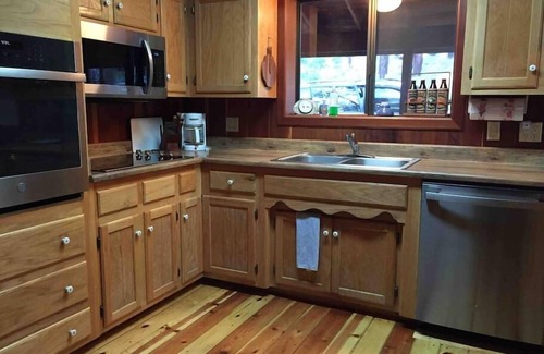 Greer Cabin | Forest Retreat in Greer AZ: Guest Rated 10/10, Family Friendly