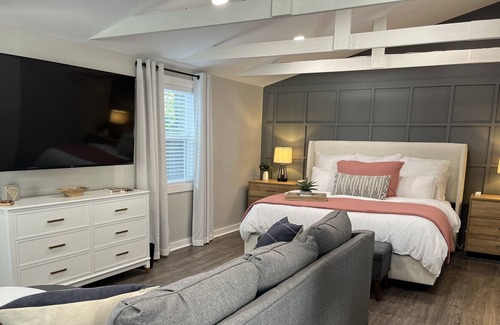 Greenville - Spartanburg Cottage | Relaxing Greer/Greenville Studio Cottage with Hot Tub