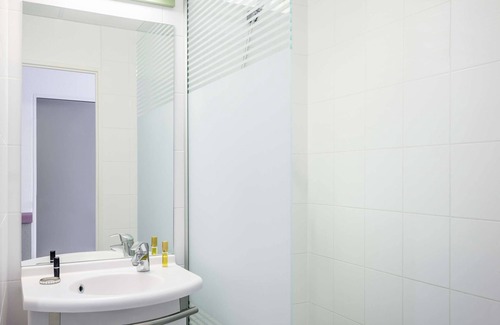 Evreux Hotel | Discover Greet Hotel Evreux Centre with Family-Friendly Amenities
