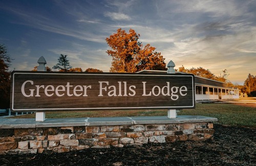 Altamont Apartment | Guest Rated 10/10 at Greeter Falls Lodge Unit 3