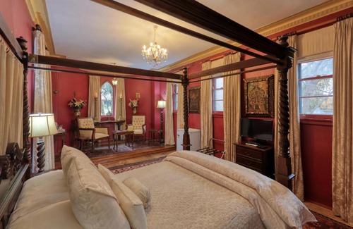 Grenfell Bed & Breakfast | Discover Grenfell Hall: A 4-Star Guest Favorite