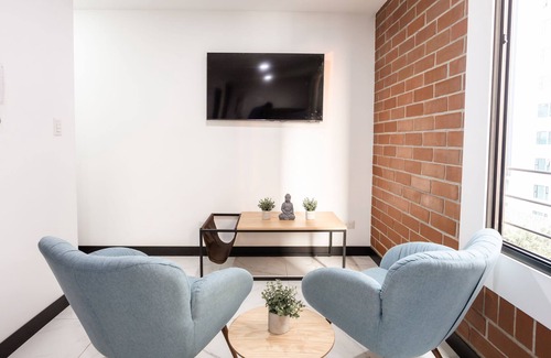 Colonia Vista Hermosa Uno Apartment | Modern Studio Retreat in Zone 15 - Pet and Child Friendly