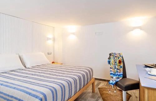 Crotone Bed & Breakfast | Discover Grenilù Sea: Oceanfront Getaway with Pool
