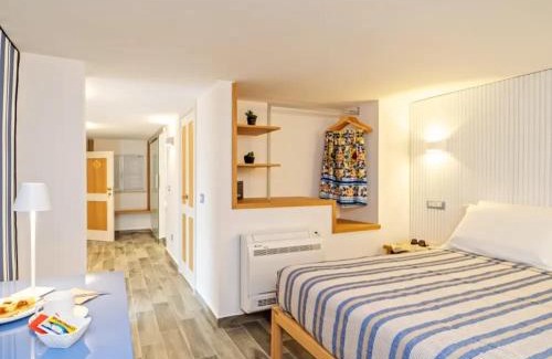 Crotone Bed & Breakfast | Discover Grenilù Sea: Oceanfront Getaway with Pool