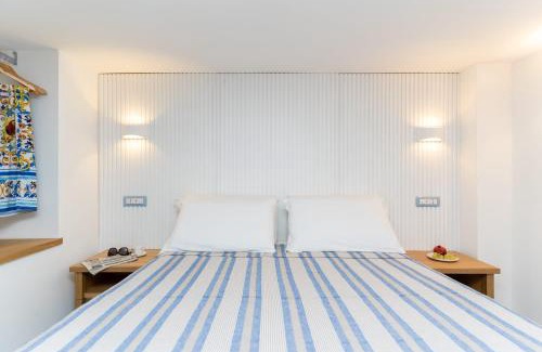 Crotone Bed & Breakfast | Discover Grenilù Sea: Oceanfront Getaway with Pool