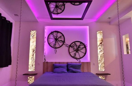 Quartier Chorier-Berriat Hotel | Discover Grenoble LA SUITE: Spa, Jacuzzi & Sauna Retreat