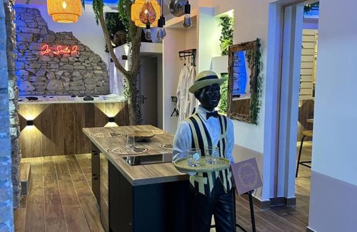 Quartier Chorier-Berriat Hotel | Discover Grenoble LA SUITE: Spa, Jacuzzi & Sauna Retreat