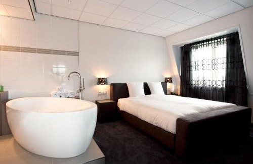 Ossendrecht Hotel | Experience Grenshotel de Jonckheer: 4-Star Comfort Awaiting