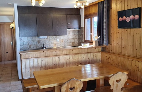 Veysonnaz Apartment | Mountain Apartment for 8: Family-Friendly & Pet Friendly