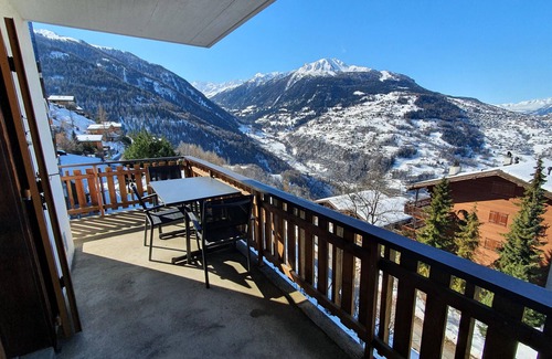 Veysonnaz Apartment | Mountain Apartment for 8: Family-Friendly & Pet Friendly