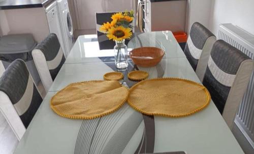 Custom House House | Top-Rated Gresham House - Ideal for Families in London Excel