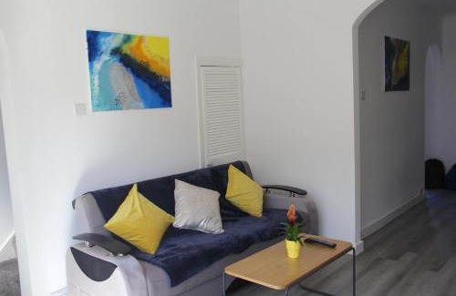 Custom House House | Top-Rated Gresham House - Ideal for Families in London Excel