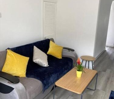 Custom House House | Top-Rated Gresham House - Ideal for Families in London Excel