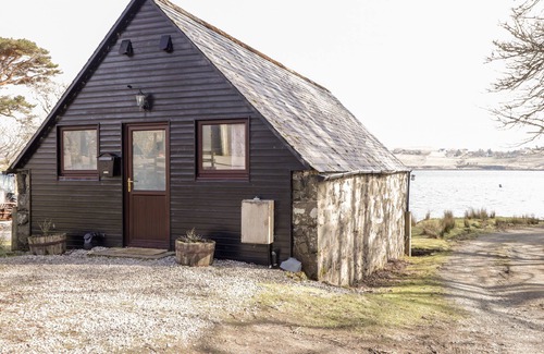 Greshornish Cottage | Greshornish Boathouse: Pet-Friendly Retreat with Breakfast