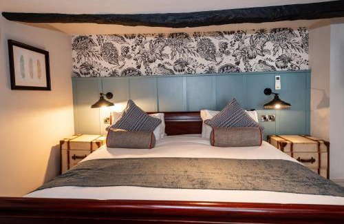 Knowle Sands Hotel | Welcoming Greswolde Arms with Breakfast & Family Amenities