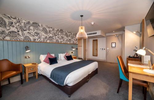 Knowle Sands Hotel | Welcoming Greswolde Arms with Breakfast & Family Amenities