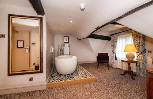Knowle Sands Hotel | Welcoming Greswolde Arms with Breakfast & Family Amenities