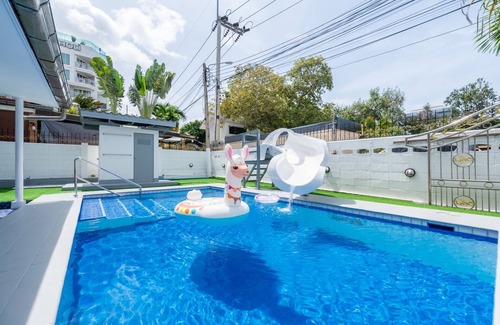 North Pattaya Villa | Greta Villa 5ห้องนอน ใกล้ชายหาด ใจกลางเมืองพัทยา เดินไปทะเลได้