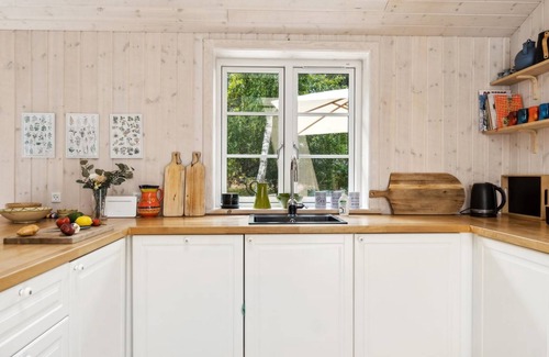 Hoensinge House | Beachside Getaway at "Grethe" - Steps from the Ocean