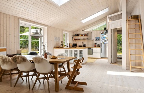 Hoensinge House | Beachside Getaway at "Grethe" - Steps from the Ocean