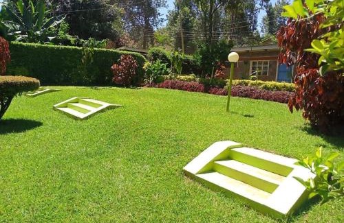 Meru House | Cozy Greton Holiday Villa: Pet & Child-Friendly Retreat