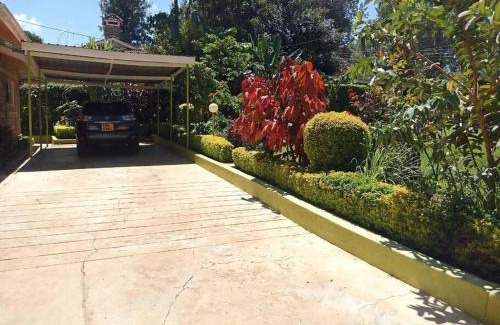 Meru House | Cozy Greton Holiday Villa: Pet & Child-Friendly Retreat